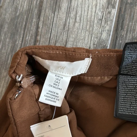 H&M Faux Suede Mini Skirt | Brown | Size 2 | Chic & Trendy - Picture 2 of 3